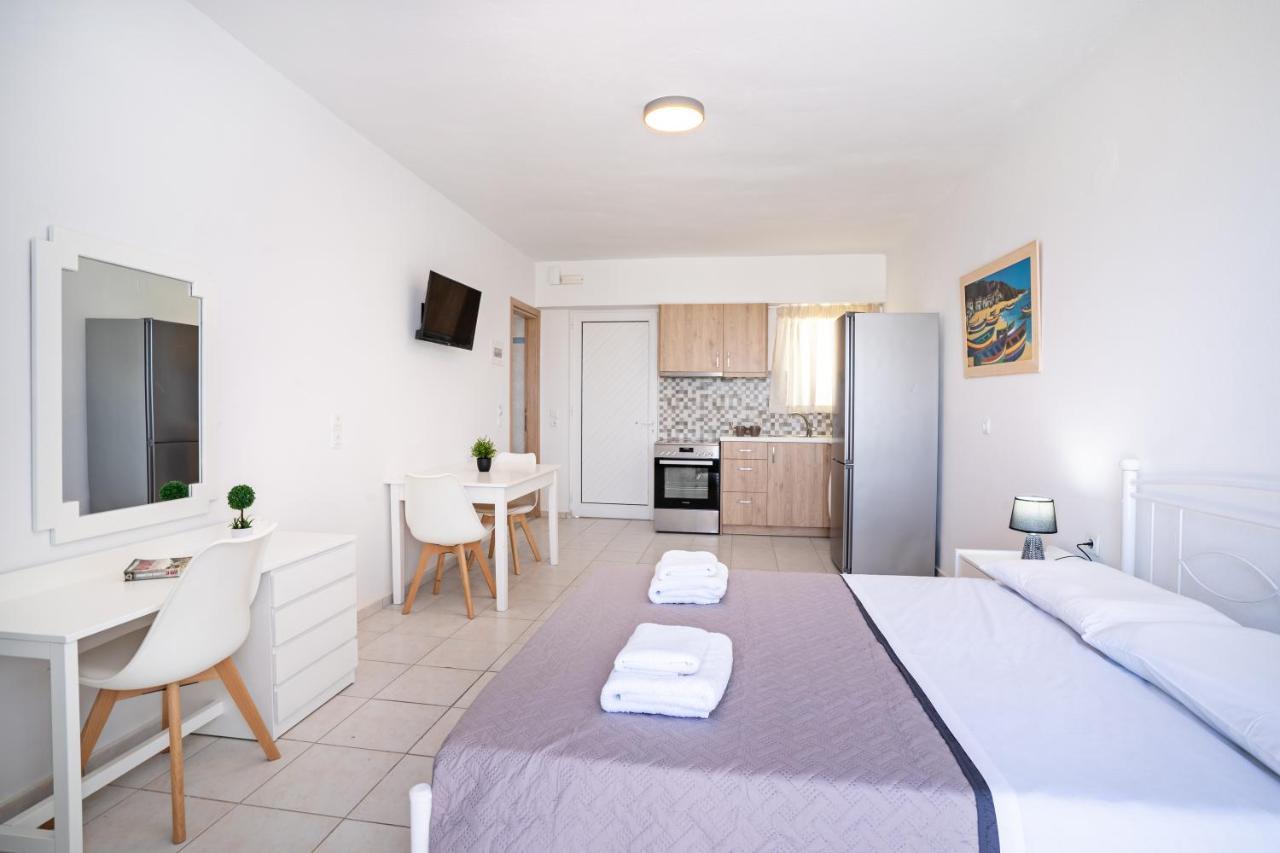 Azure Seaside Apts Néa Magníszia Kültér fotó