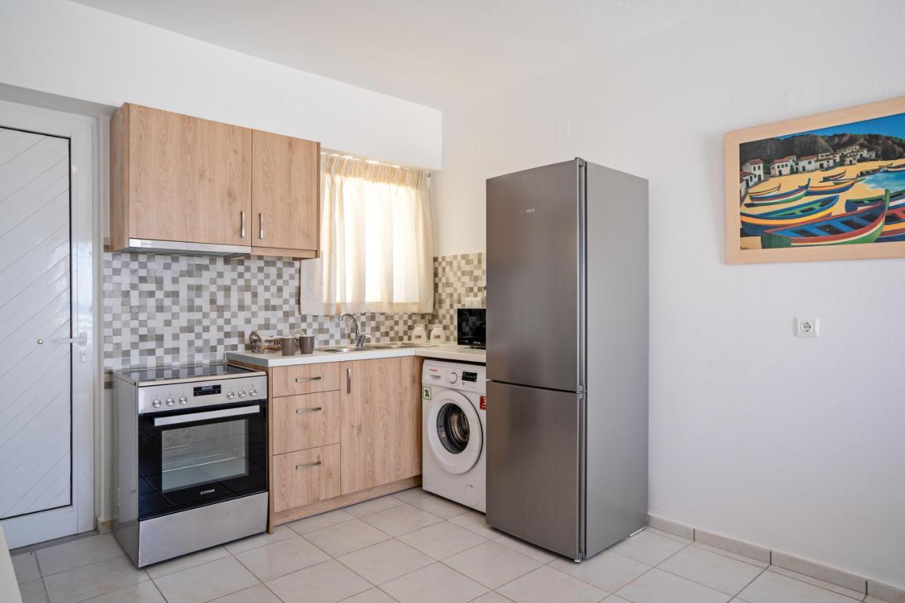 Azure Seaside Apts Néa Magníszia Kültér fotó