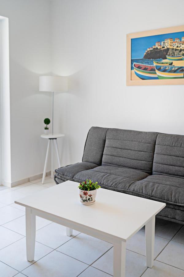 Azure Seaside Apts Néa Magníszia Kültér fotó